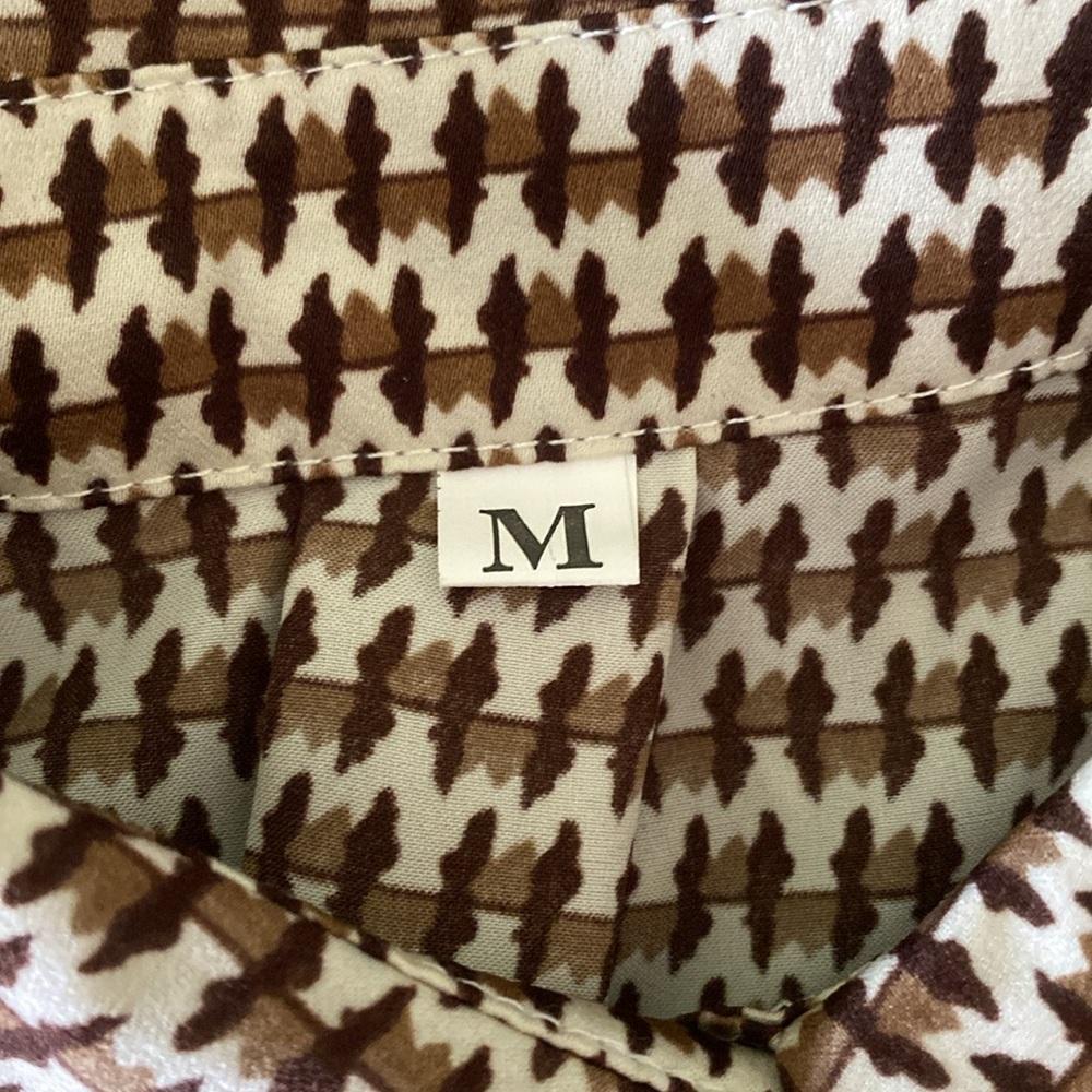 NWOT brown patterned women’s silky button down size medium - Picture 6 of 6